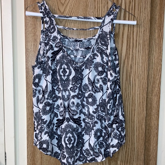 Xhilaration blouse 👚 - Picture 2 of 6